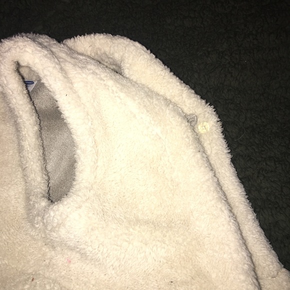 Fuzzy teddy bear vest 🥰 - Picture 5 of 6